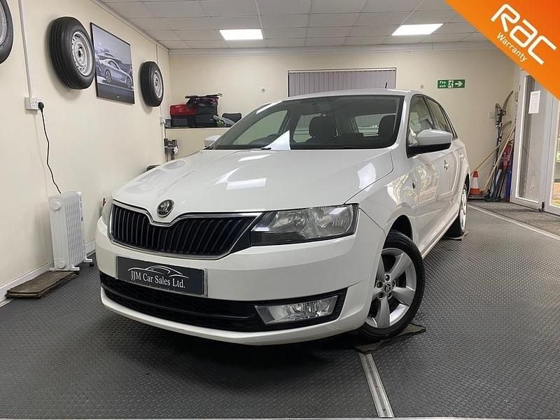 White Used 2014 Skoda Rapid SE Hatchback | £4,995 (Fair price) - Image 1/4