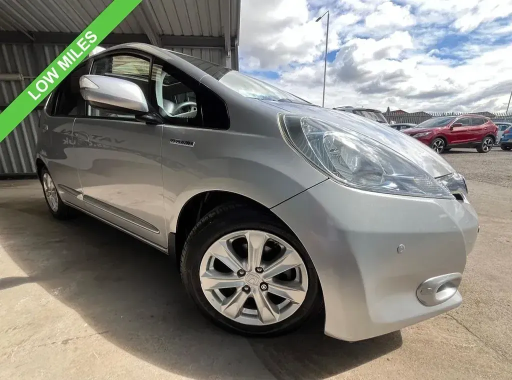 Used Honda Jazz Hybrid 102 HP (75 kW) 2014 Silver Hatchback