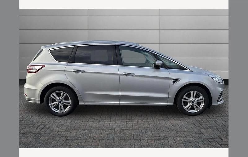 Begagnad Ford S-MAX Titanium 190 HK (139 kW) 2022 Silver Minibuss