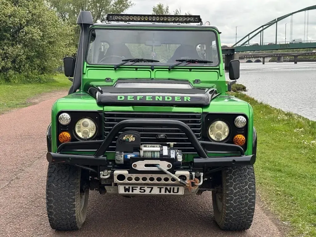 Used Land Rover Defender 122 HP (89 kW) 2007 Green Pickup