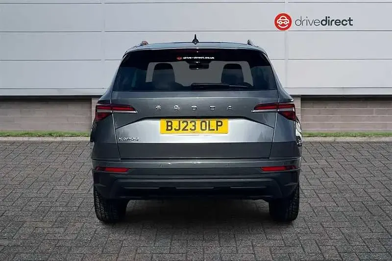 Usado Skoda Karoq SE L 150 CV (110 kW) 2023 Gris SUV