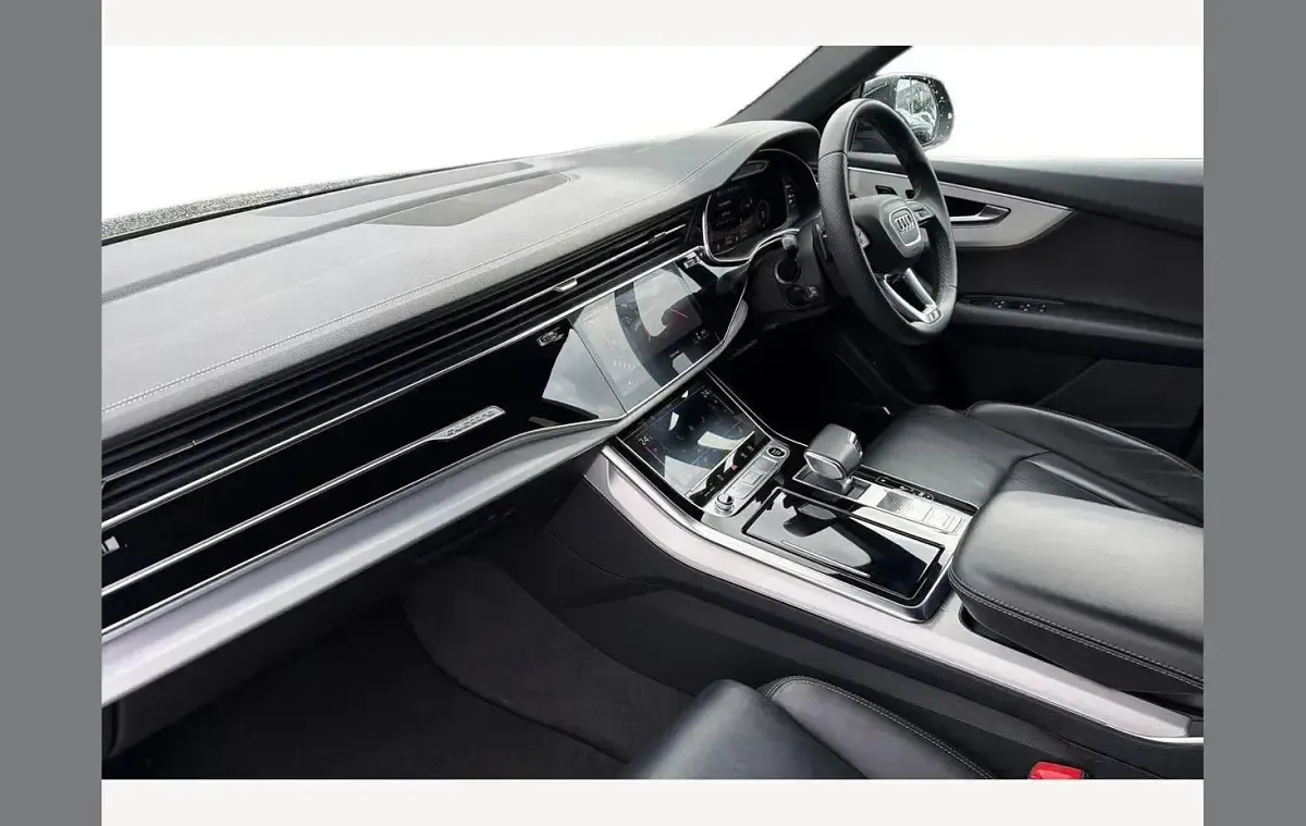 Używany Audi Q8 S-Line 340 KM (250 kW) 2023 Czarny SUV