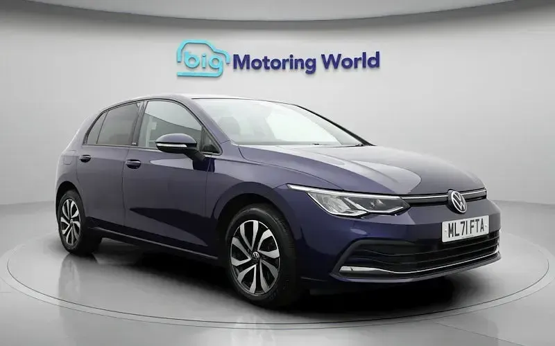 Used VW Golf VIII Active 131 HP (96 kW) 2021 Blue Hatchback