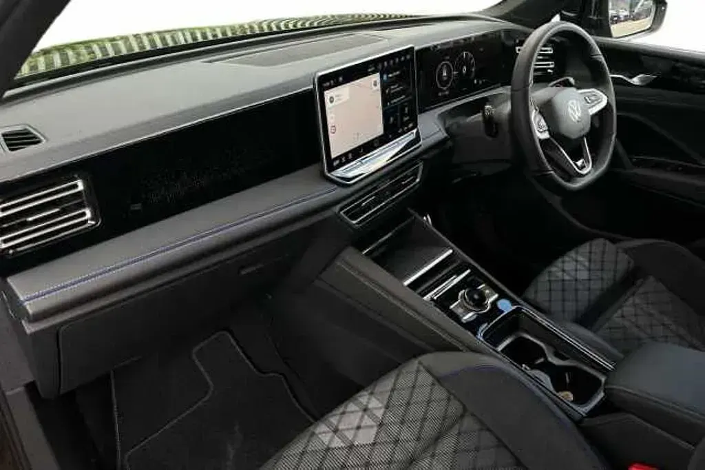 New VW Tiguan R-line 272 HP (200 kW) 2026 Grenadilla black SUV