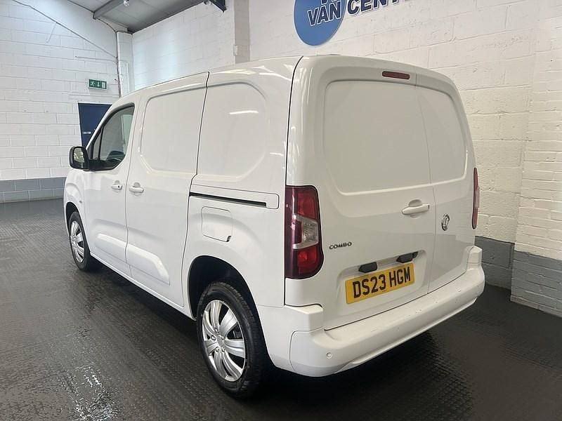 Used Vauxhall Combo S 100 HP (73 kW) 2023 White MPV