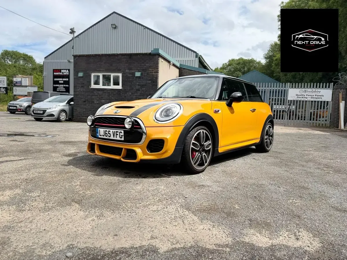 Used Mini John Cooper Works Hatch 231 HP (169 kW) 2015 Orange Hatchback