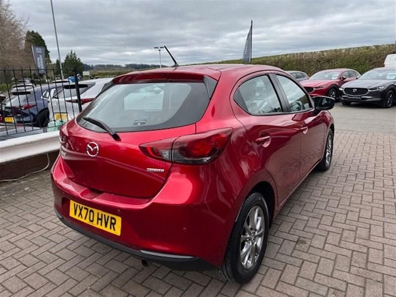 Begagnad Mazda 2 75 HK (55 kW) 2020 Röd Halvkombi