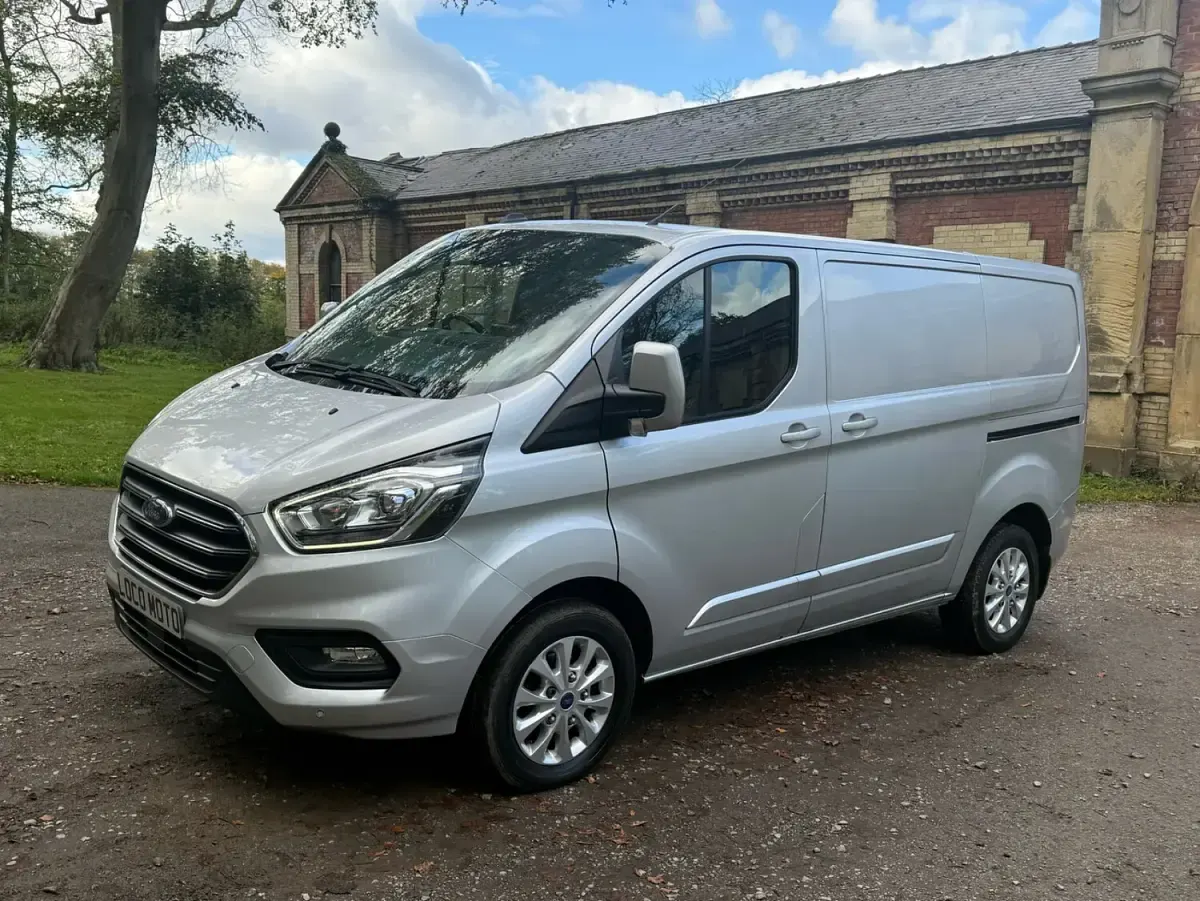 Used Ford Transit Custom Limited 130 HP (95 kW) 2021 Silver Van