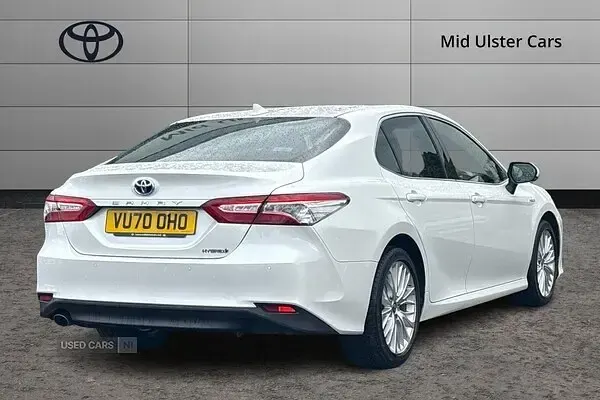 Used Toyota Camry 2020 White Sedan