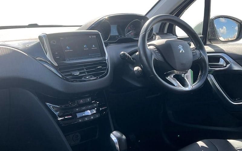 Used Peugeot 2008 Allure 82 HP (60 kW) 2017 White SUV