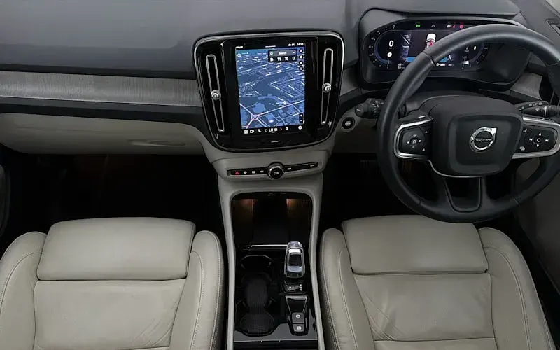 Used Volvo XC40 Plus 163 HP (119 kW) 2023 Blue SUV