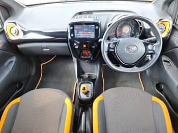 Usado Toyota Aygo Edition 72 HP (52 kW) 2020 Cinzento Citadino