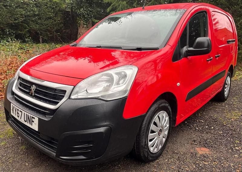 Used Peugeot Partner 2017 Red MPV