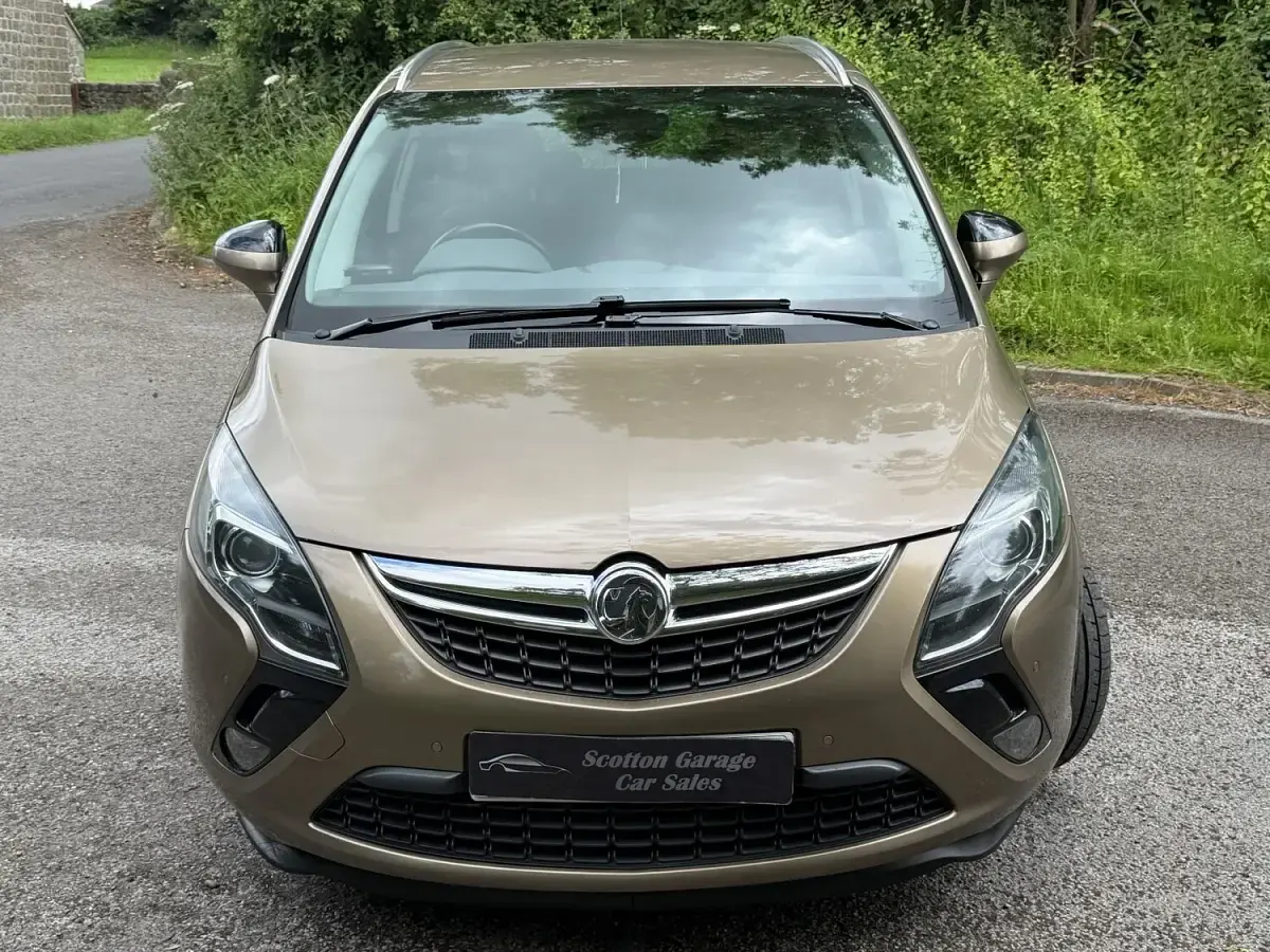 Used Vauxhall Zafira Tourer 130 HP (95 kW) 2014 Brown MPV