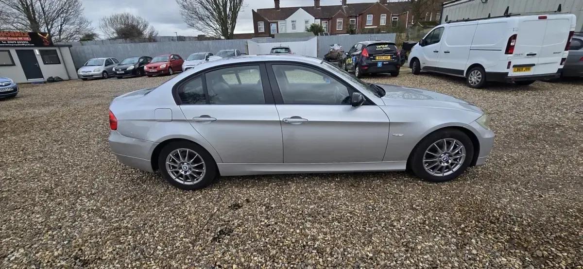 Begagnad BMW 320 2007 Silver Sedan