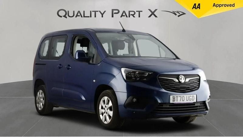 Second-hand Vauxhall Combo S 100 CP (73 kW) 2020 Albastru Monovolum