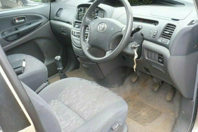 Used Toyota Previa 114 HP (83 kW) 2006 MPV