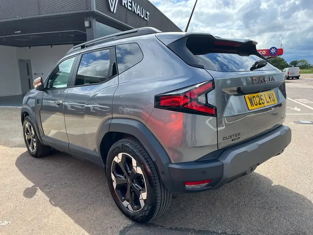 Used Dacia Duster Extreme 143 HP (105 kW) 2025 Grey SUV