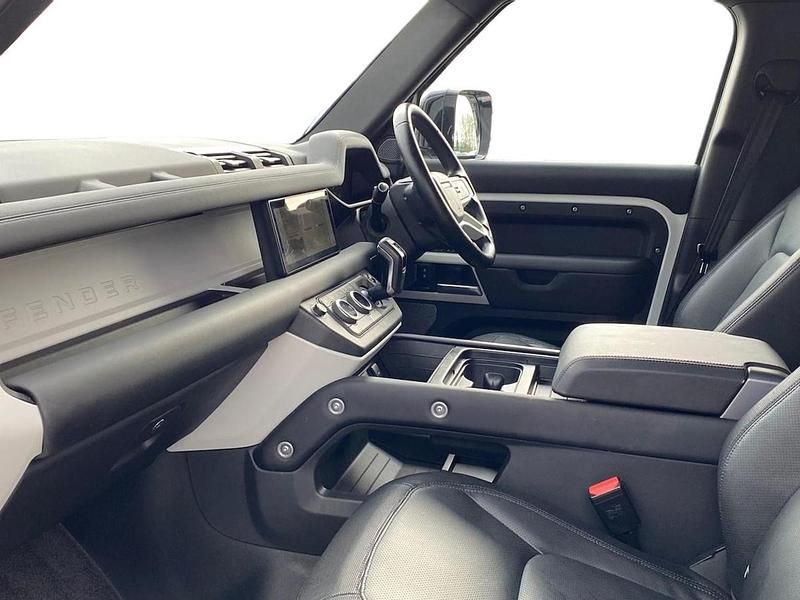 Używany Land Rover Defender SE Dynamic 300 KM (220 kW) 2024 Biały SUV