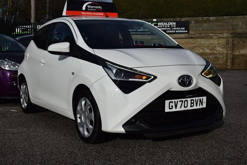 White Used 2020 Toyota Aygo X-play Hatchback | £7,495 (Fair price) - Image 1/4