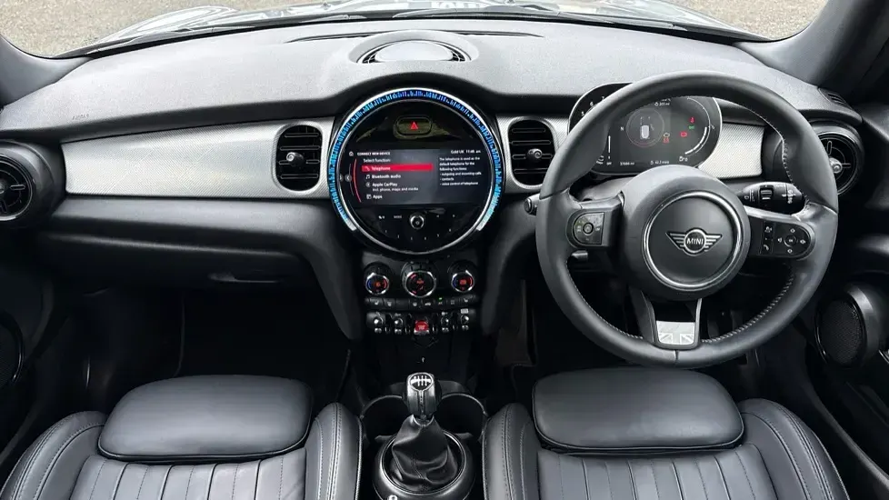 Usado Mini Cooper Exclusive 134 HP (98 kW) 2022 Cinzento Citadino