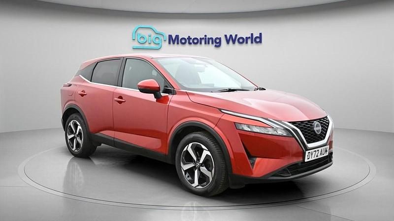 Used Nissan Qashqai N-Connecta 140 HP (102 kW) 2022 Red SUV