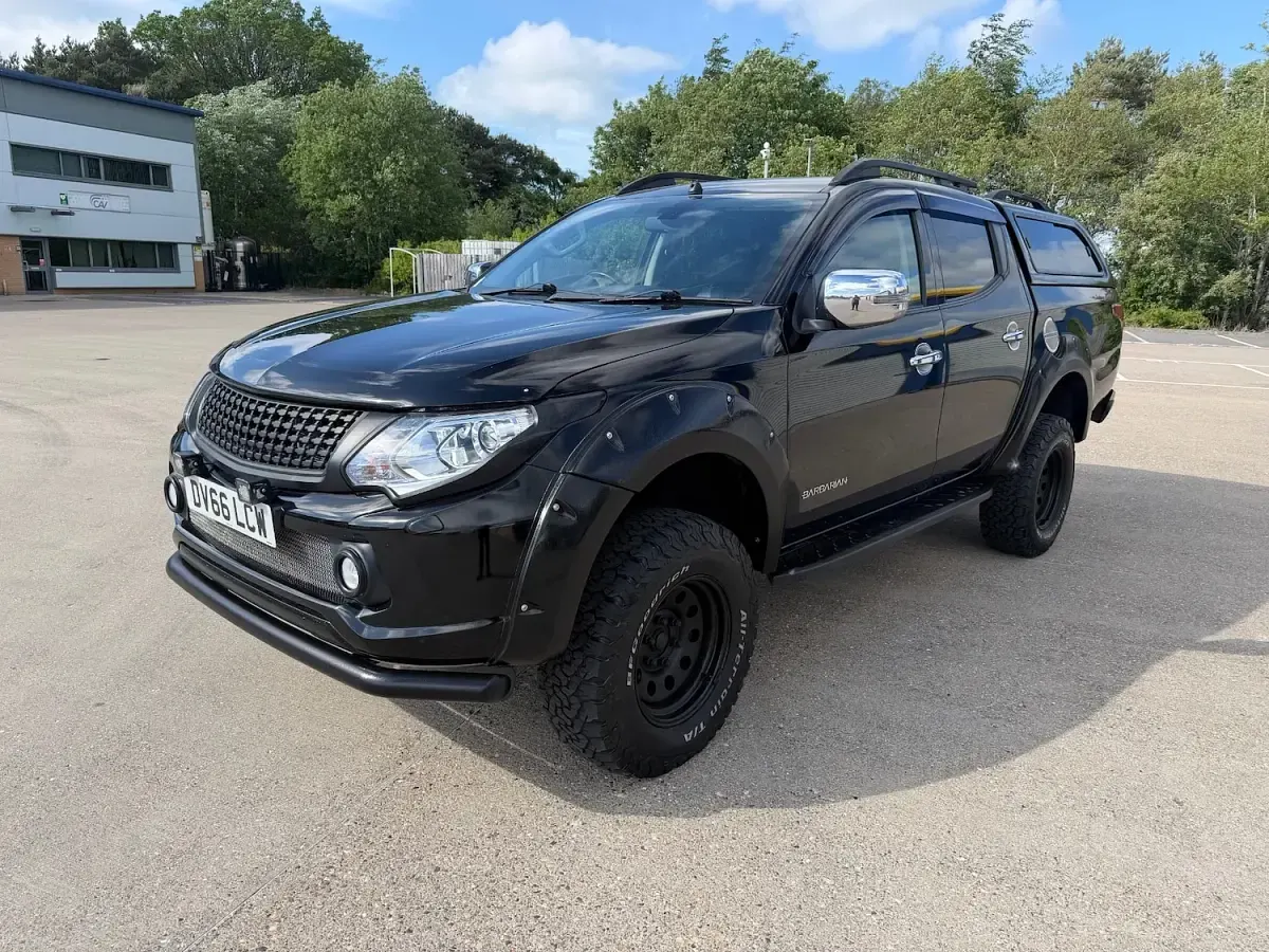 Used Mitsubishi L200 2017 Black Pickup