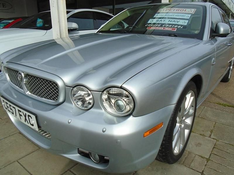 Usado Jaguar XJ Sovereign 238 HP (175 kW) 2007 Prateado Sedan