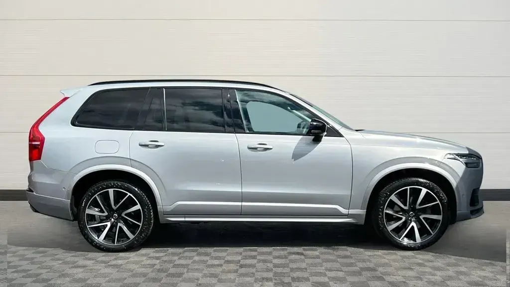 Used Volvo XC90 235 HP (172 kW) 2023 Silver SUV