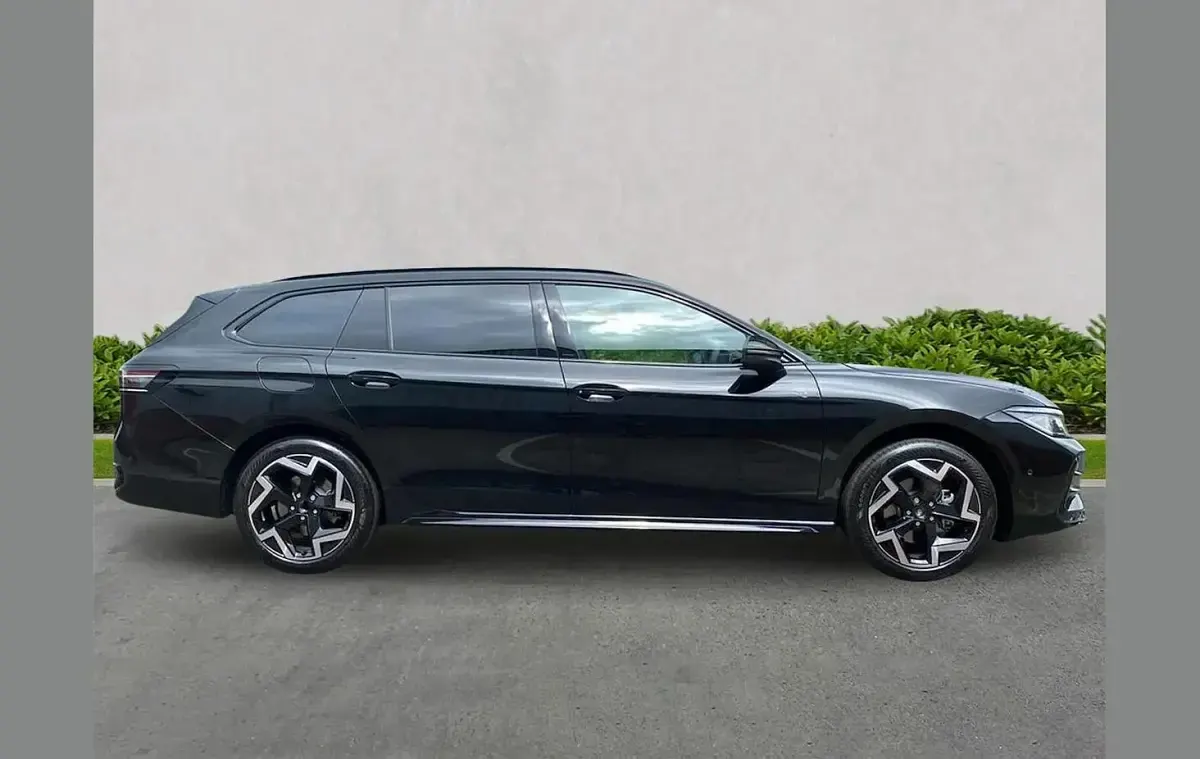 New VW Passat R-line 147 HP (108 kW) 2025 Other Estate
