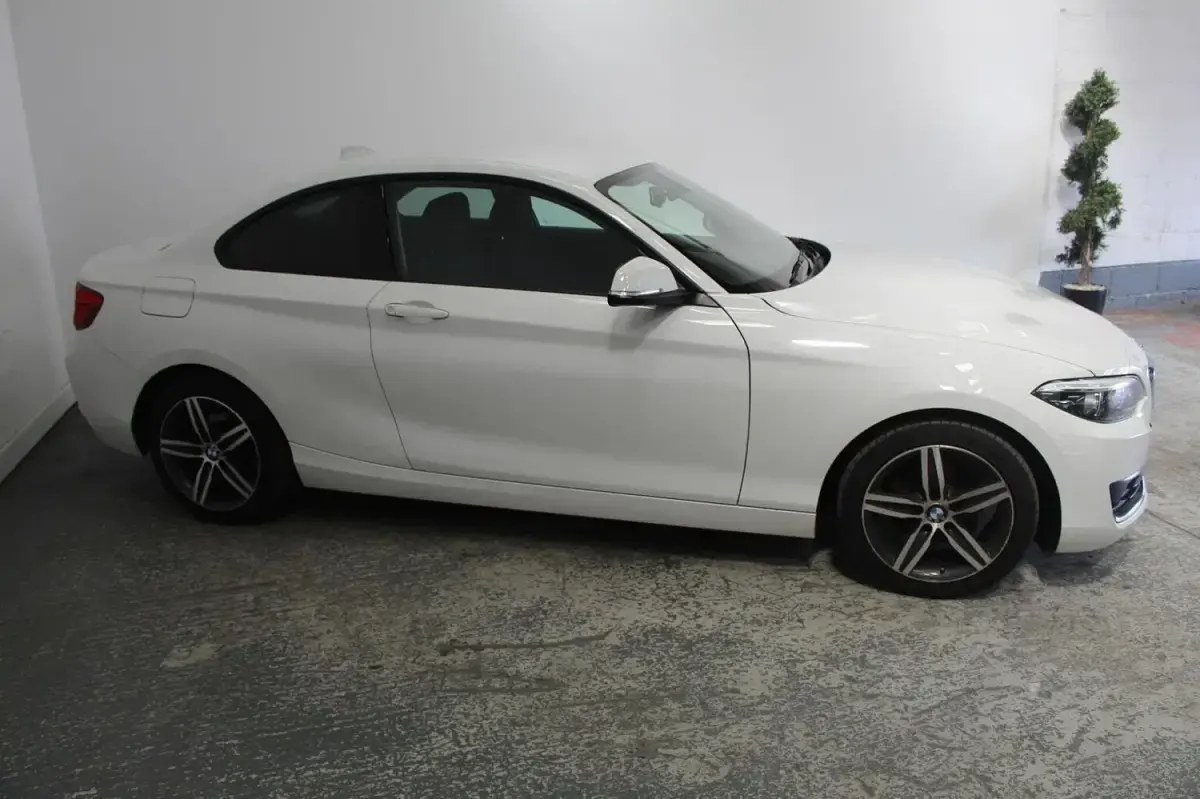 Begagnad BMW 218 Sport Line 2018 Vit Sportkupé