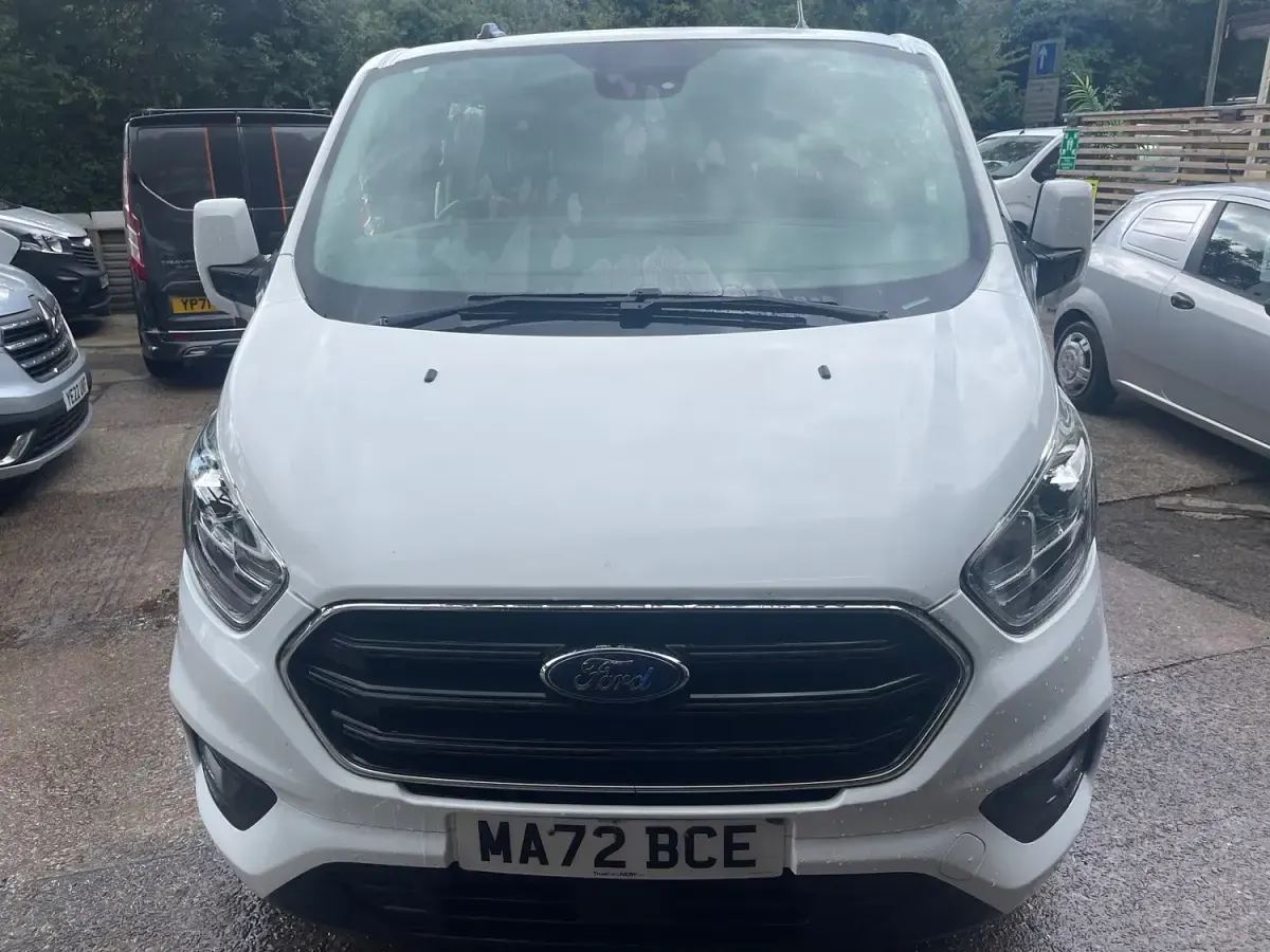 Used Ford Transit Custom Limited 130 HP (95 kW) 2022 White Van