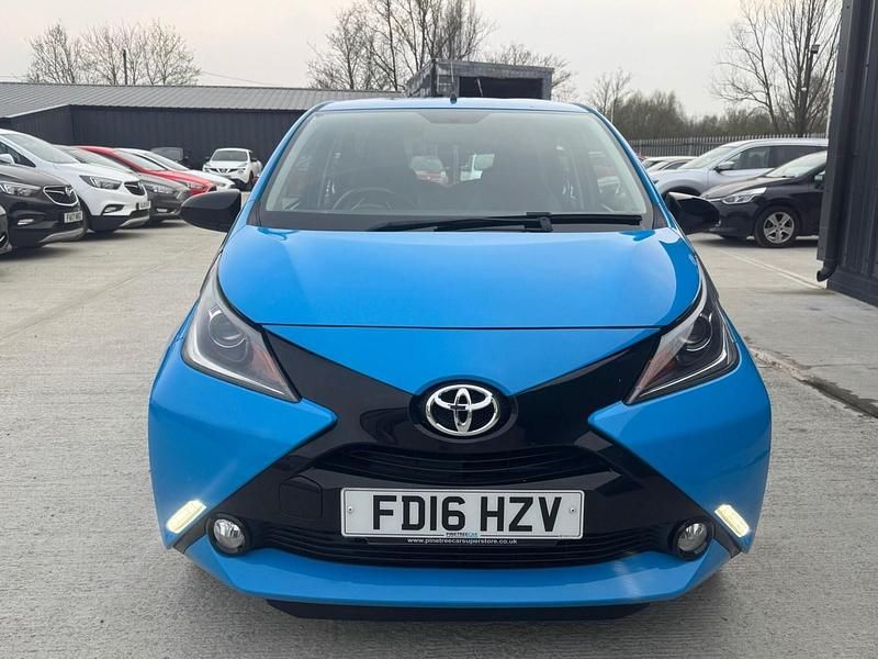 Used Toyota Aygo X-cite 69 HP (50 kW) 2016 Blue Hatchback