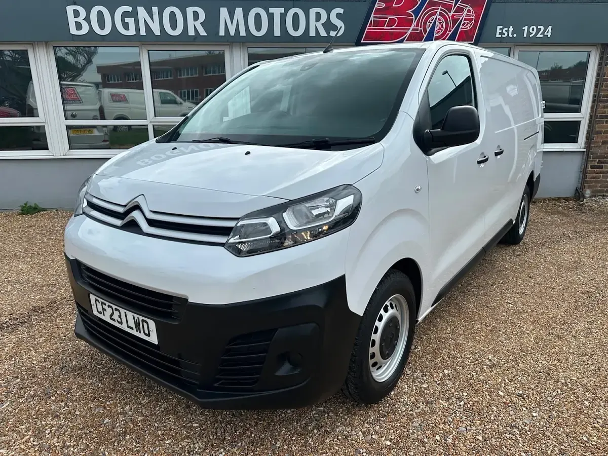 Used Citroën Dispatch 100 HP (73 kW) 2023 White MPV