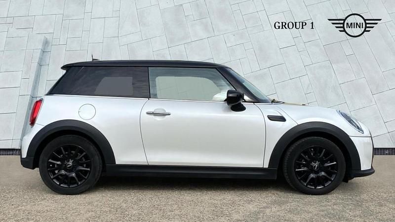 Used Mini Cooper Classic 136 HP (100 kW) 2022 White Hatchback