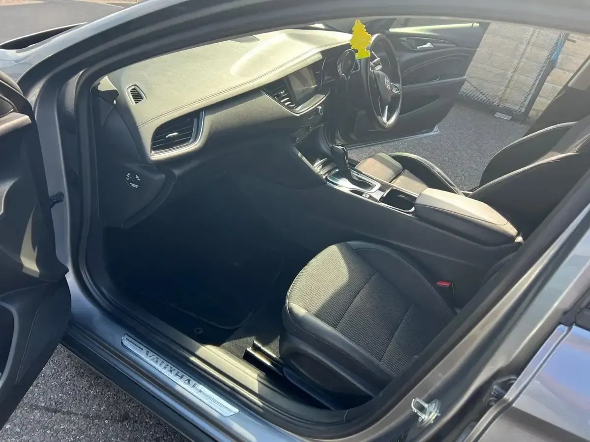 Second-hand Vauxhall Insignia SRi 134 CP (98 kW) 2018 Gri Hatchback