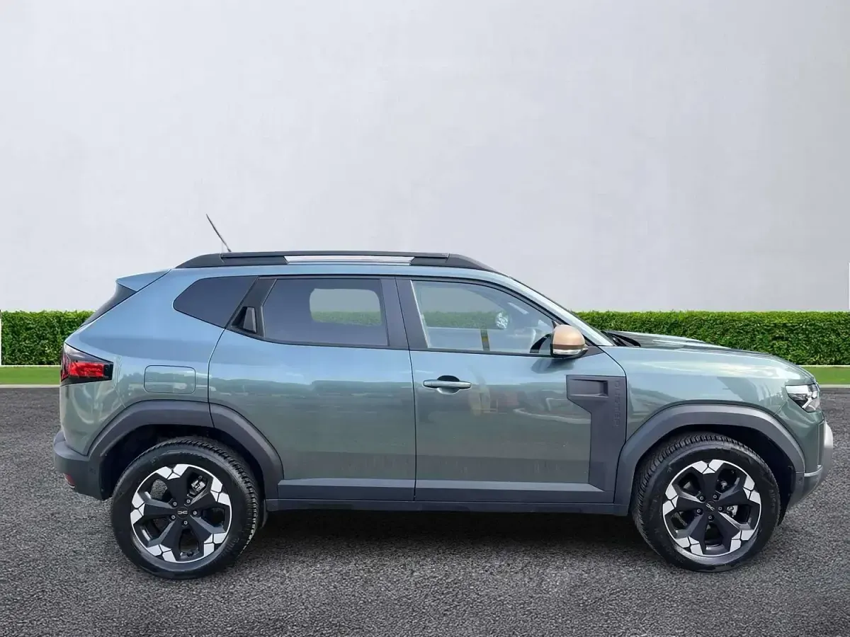 Used Dacia Duster Extreme 130 HP (95 kW) 2024 Green SUV