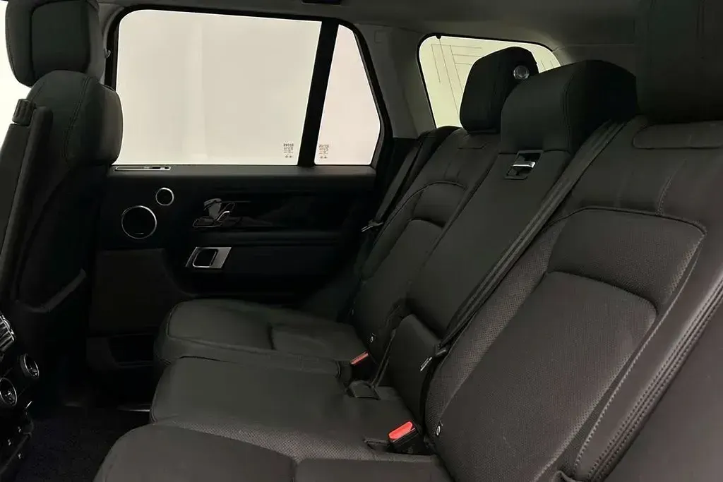Używany Land Rover Range Rover Vogue 339 KM (249 kW) 2021 Srebrny SUV