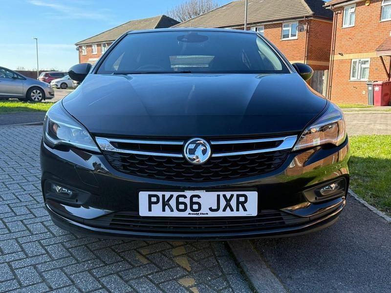 Used Vauxhall Astra SRi 150 HP (110 kW) 2016 Black Hatchback