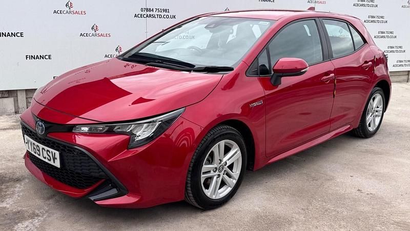 Used Toyota Corolla 122 HP (89 kW) 2019 Red Hatchback