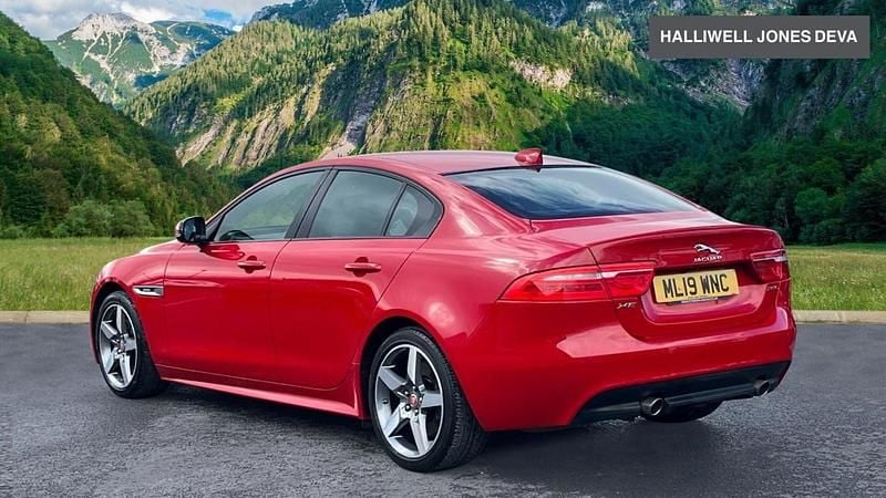 Used Jaguar XE Ingenium 200 HP (147 kW) 2019 Red Sedan