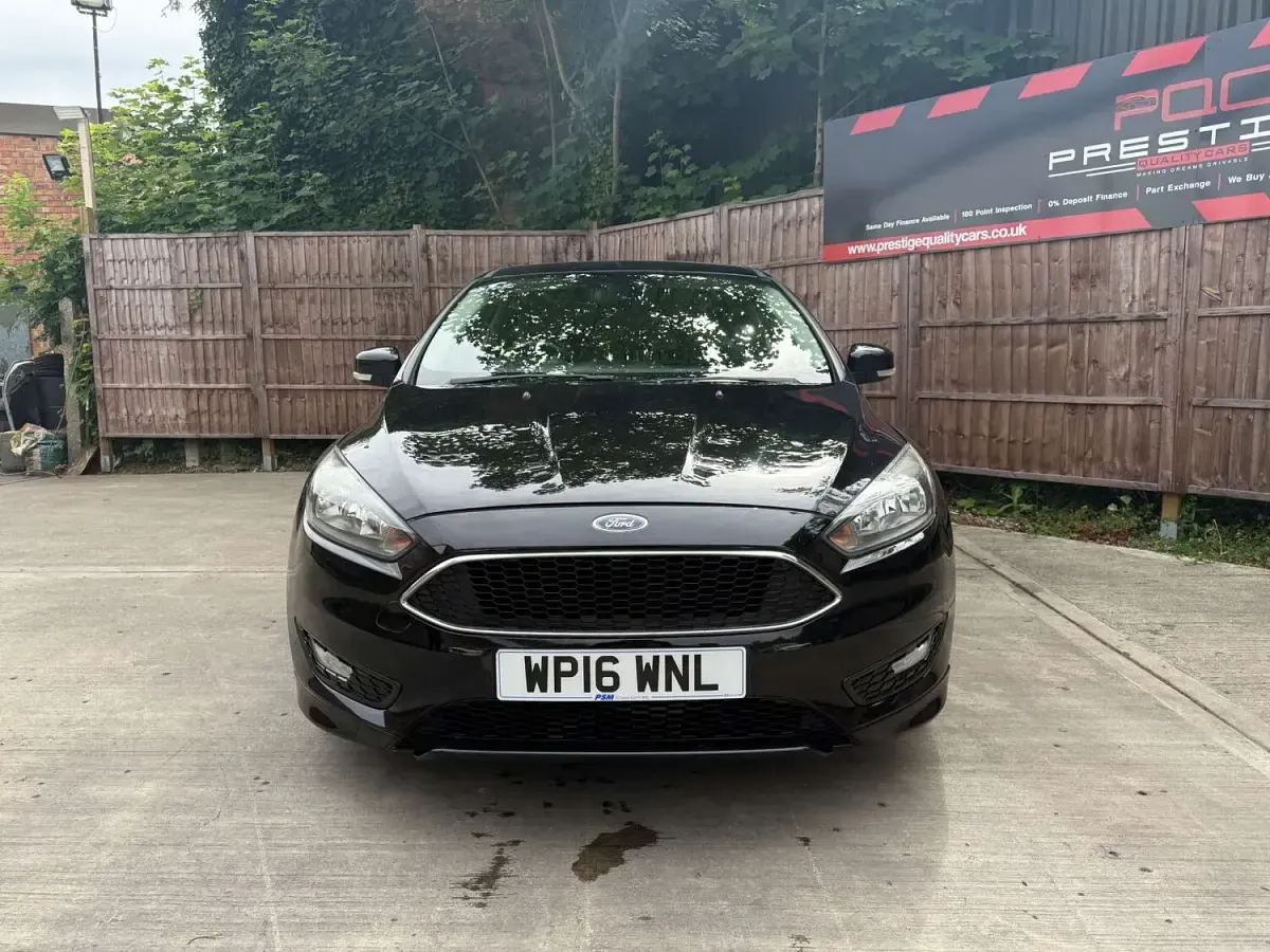 Used Ford Focus Zetec 120 HP (88 kW) 2016 Black Hatchback