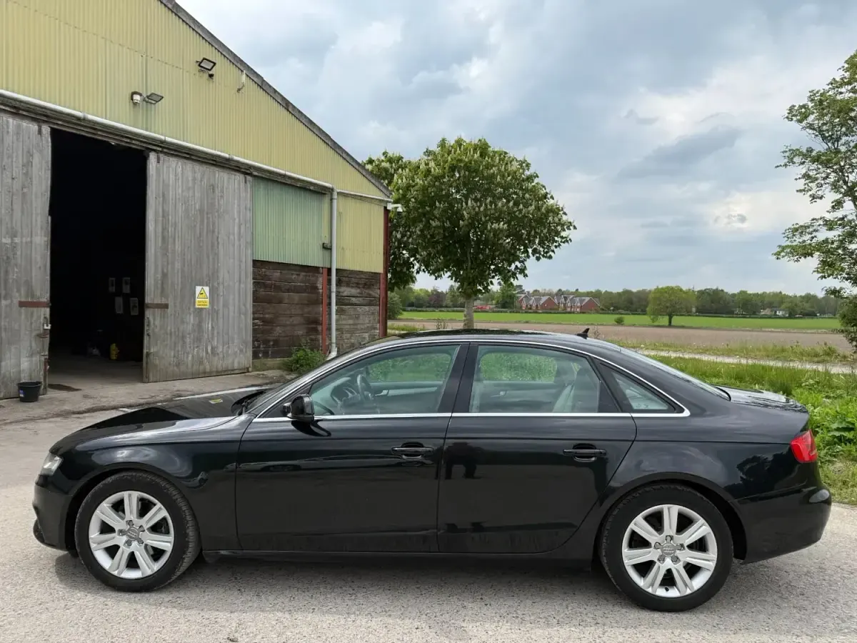 Gebraucht Audi A4 Design 136 PS (100 kW) 2010 Schwarz Limousine