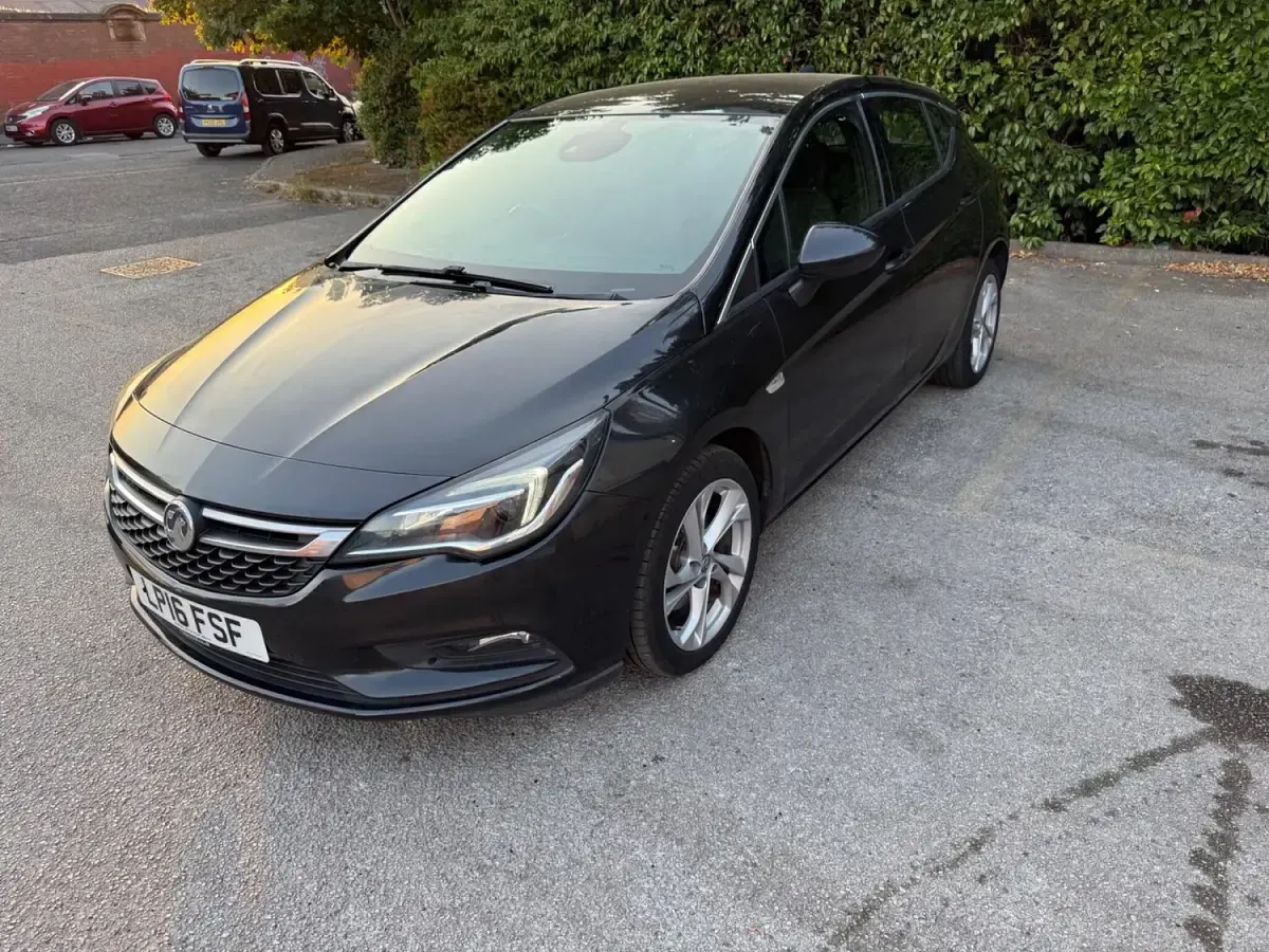 Used Vauxhall Astra SRi 136 HP (100 kW) 2016 Black Hatchback