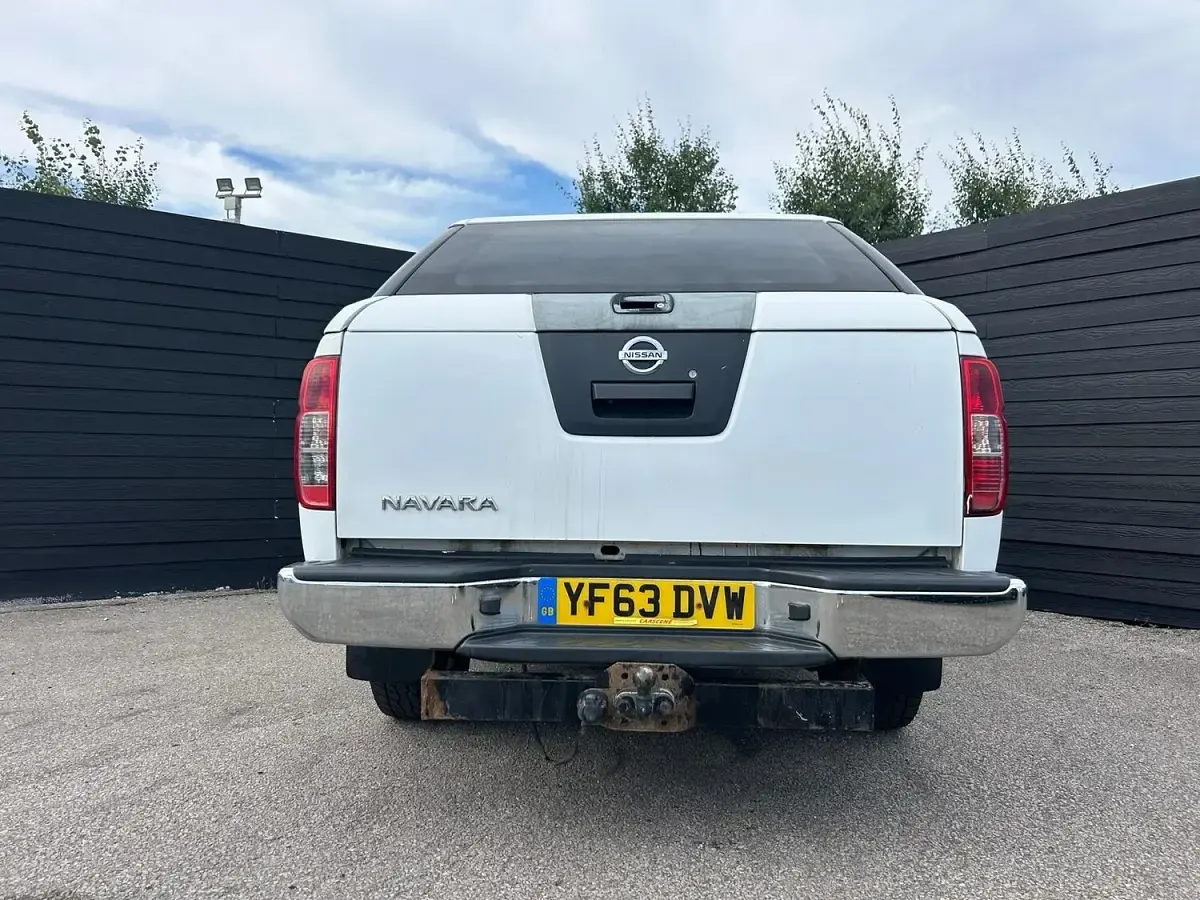 Used Nissan Navara Tekna 2013 White Pickup