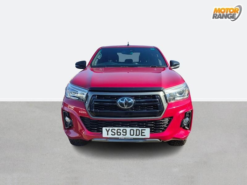 Used Toyota HiLux 150 HP (110 kW) 2019 Red Pickup