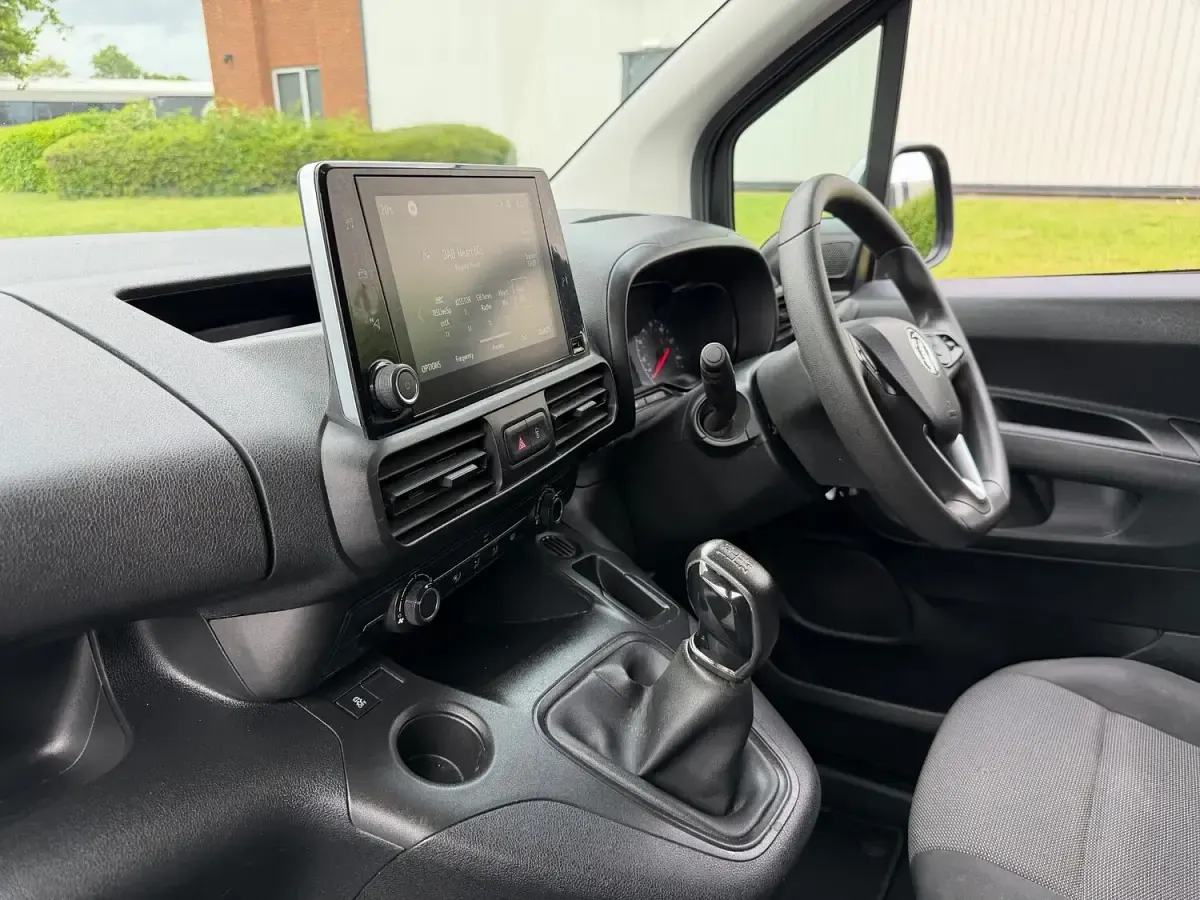Used Vauxhall Combo 100 HP (73 kW) 2019 Grey MPV