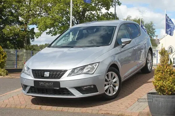 Used Seat Leon SE Technology 110 HP (80 kW) 2018 Silver Hatchback