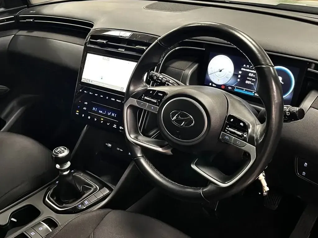 Usado Hyundai Tucson SE 150 CV (110 kW) 2024 Plateado SUV