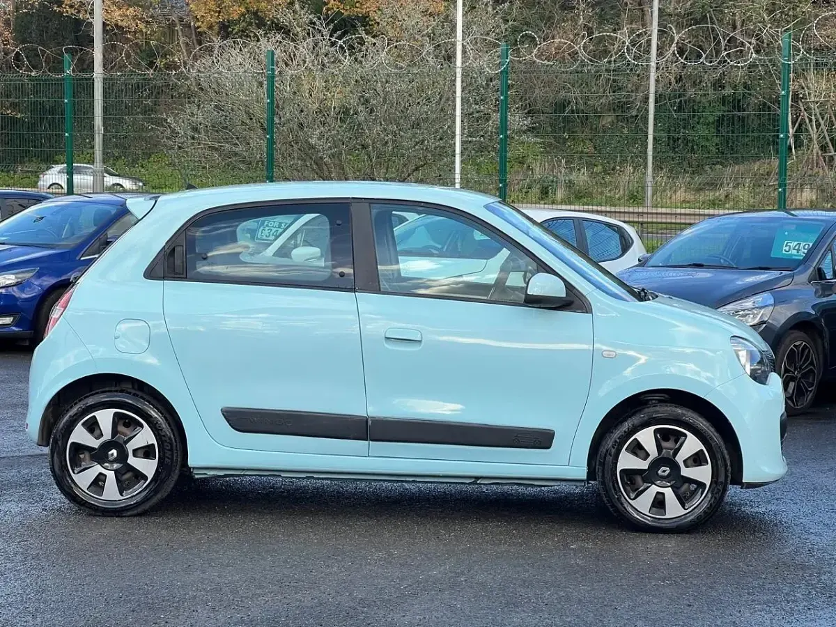 Used Renault Twingo Play 70 HP (51 kW) 2015 Blue Hatchback